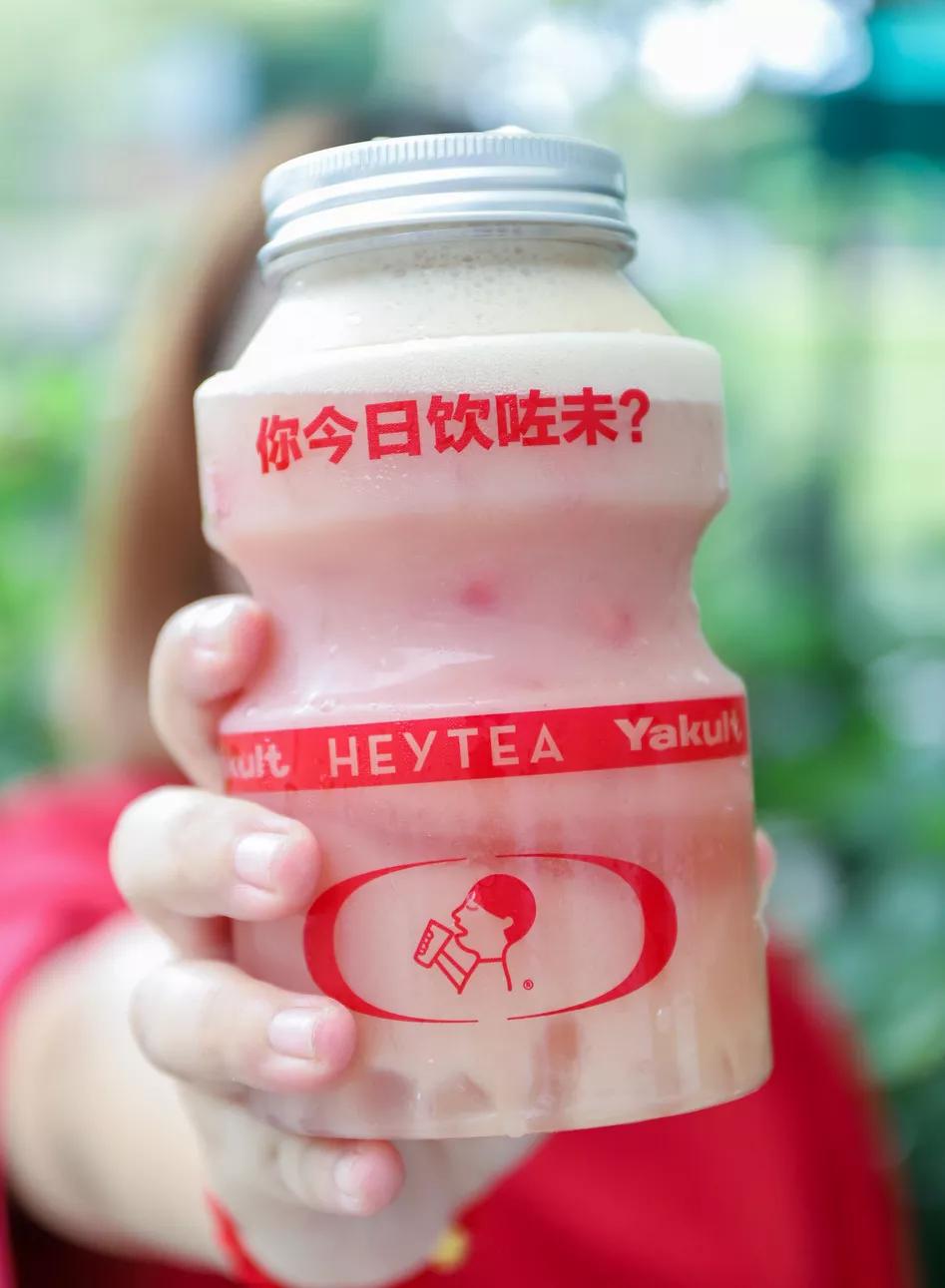 喜茶居然出了巨巨巨型养乐多你今日饮咗未