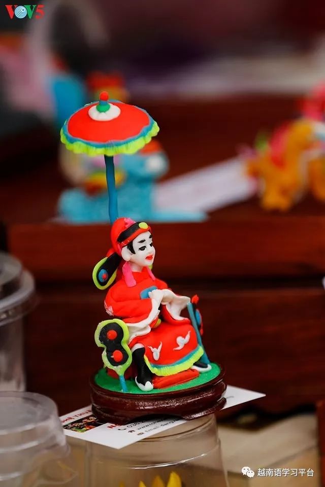 越南中秋节也称儿童节,在河内有这样一条充满节日气氛的古街道