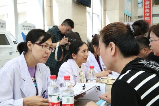 哈医大一院举行淋巴瘤爱心义诊