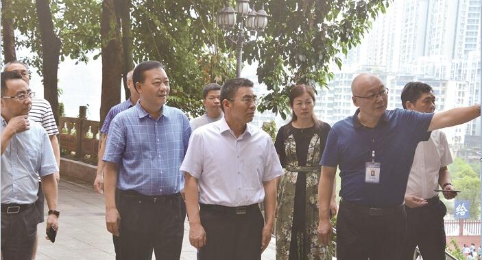 李景耀看望慰问教师牢记教书育人使命培养更多优秀学生