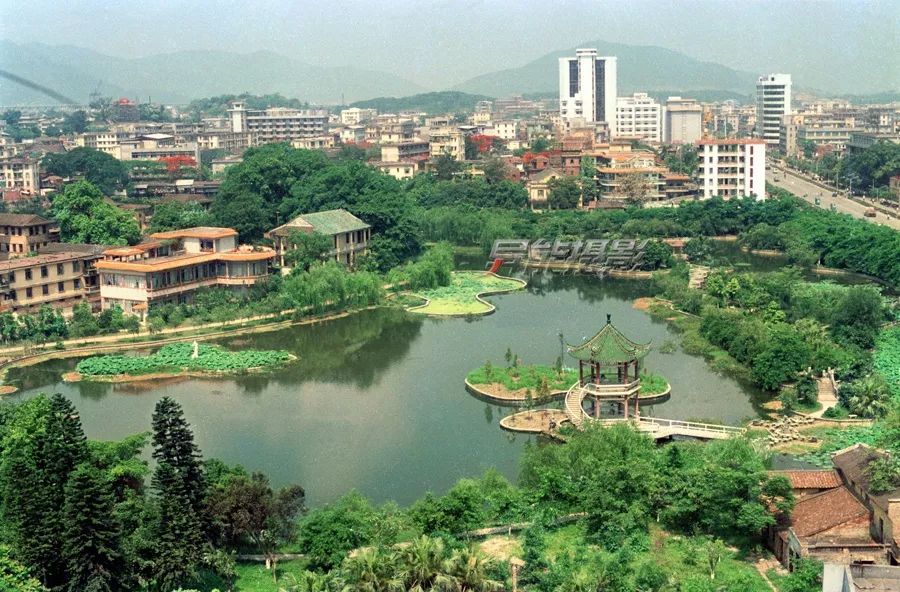 肇庆城区70年新旧对比,快看看你熟悉的那条街!