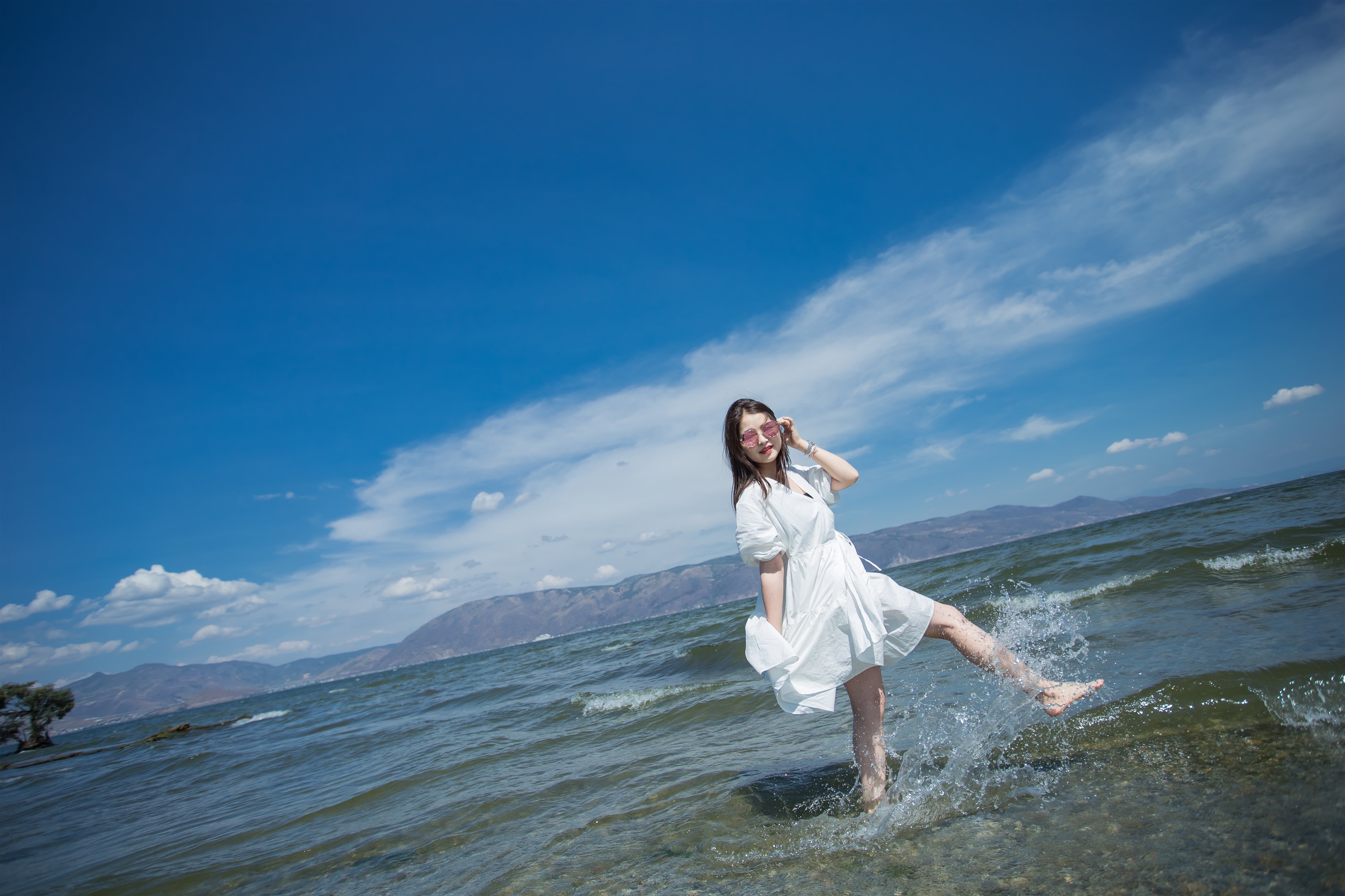 旅拍客片| 一路向西去大理,洱海吉普车旅拍