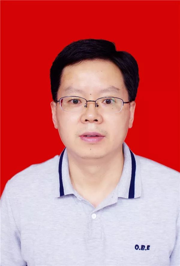 从事骨伤康复治疗25余年,拜师全国著名中医专家博士生导师罗才贵教授