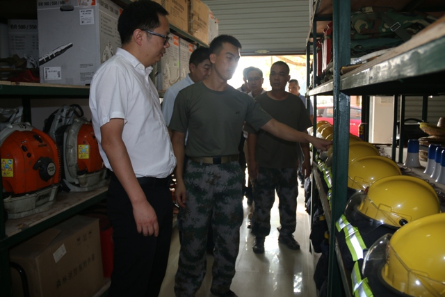 在走访慰问企业时,谢国才先后到达高丽石企,洵记石