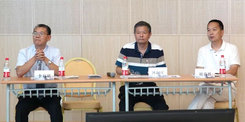 药大学第一附属医院何锦华教授与天津市第一中心医院杨世强教授主持