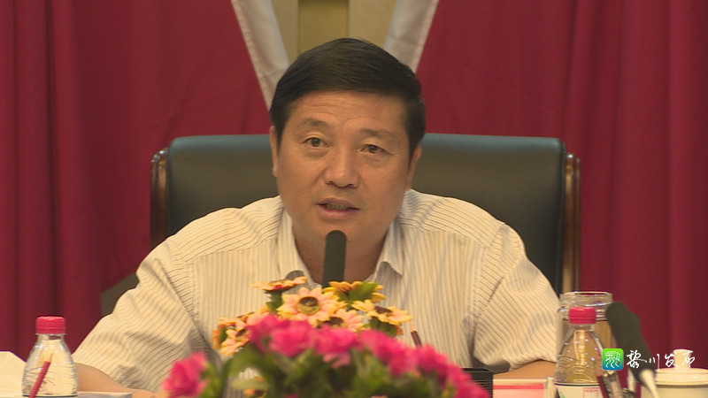 县长江志坚,县委副书记,副县长李俊锐出席会议.