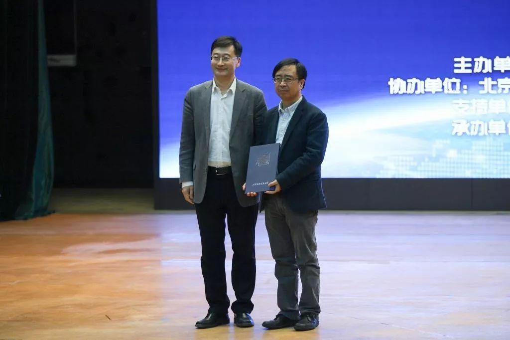 博雅课程 | 关于这门必修课你所需要知道的(第1期)_潘建伟