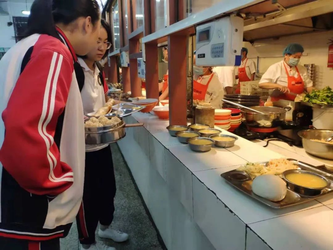 育人健体从清晨的餐桌开始郑州七中早餐工程