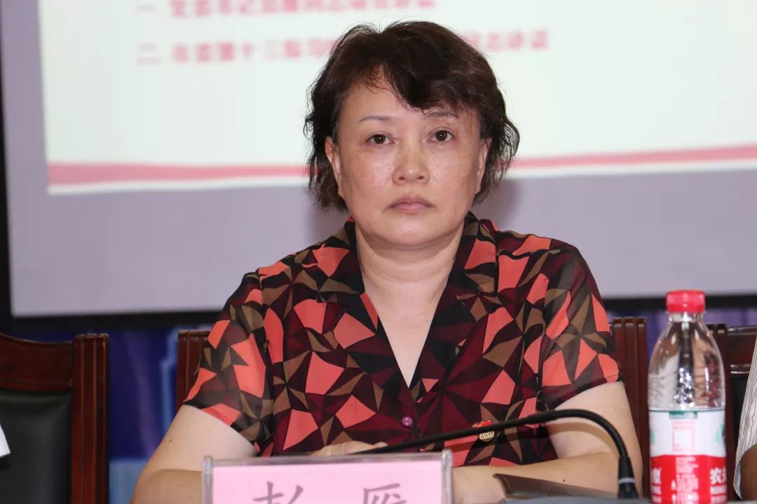 彭雁书记的动员报告以《不忘医者初心,牢记健康使命