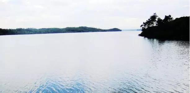 木溪水库木溪水库位于余干县东南部古埠镇境内,是一座以灌溉为主,集