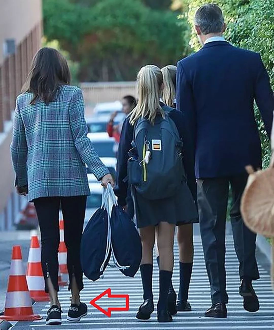 西班牙小公主升初一啦14岁莱昂诺尔上初三反而像索菲亚学妹