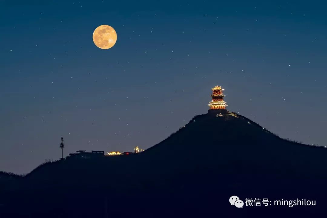 晴空月儿明图片