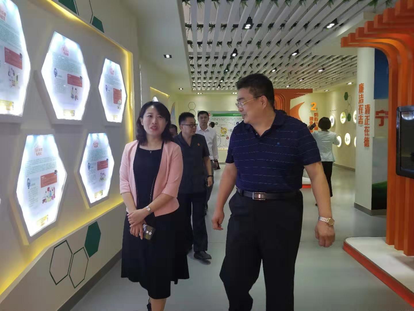 9月11日,山东省司法厅普法与依法治理处副处长侯秀贞带领复核组对宁津