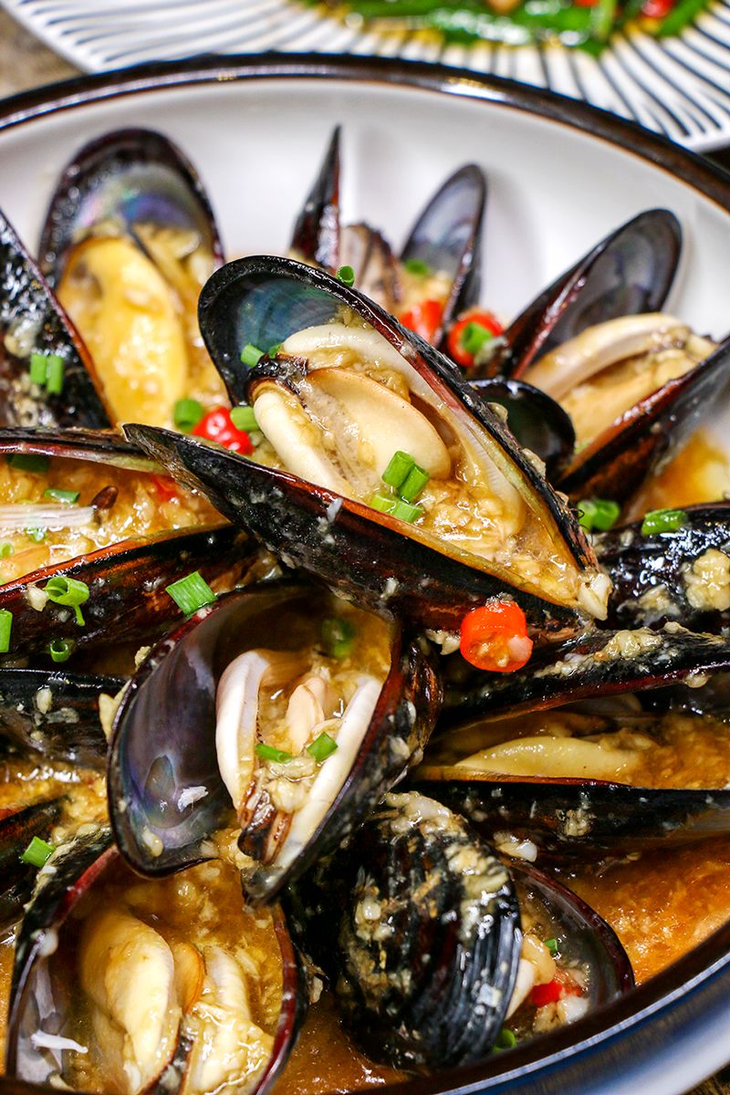 青口贝个顶个的大,一整块肉滑进嘴里,每咬一下,都有汁水迸出,真是从