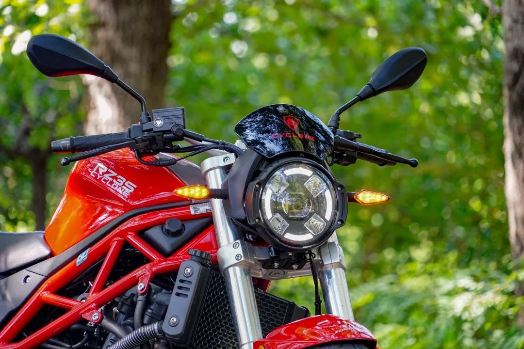 意式街车外观超高性价比动力十足赛科龙rz3s了解一下