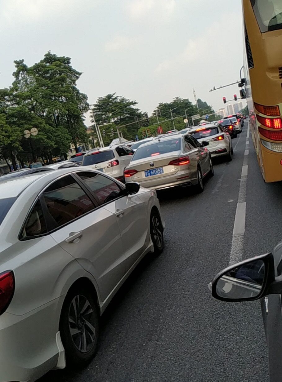 堵!堵车大片已上演!东莞周边路段这样走,或许还有救…_公路