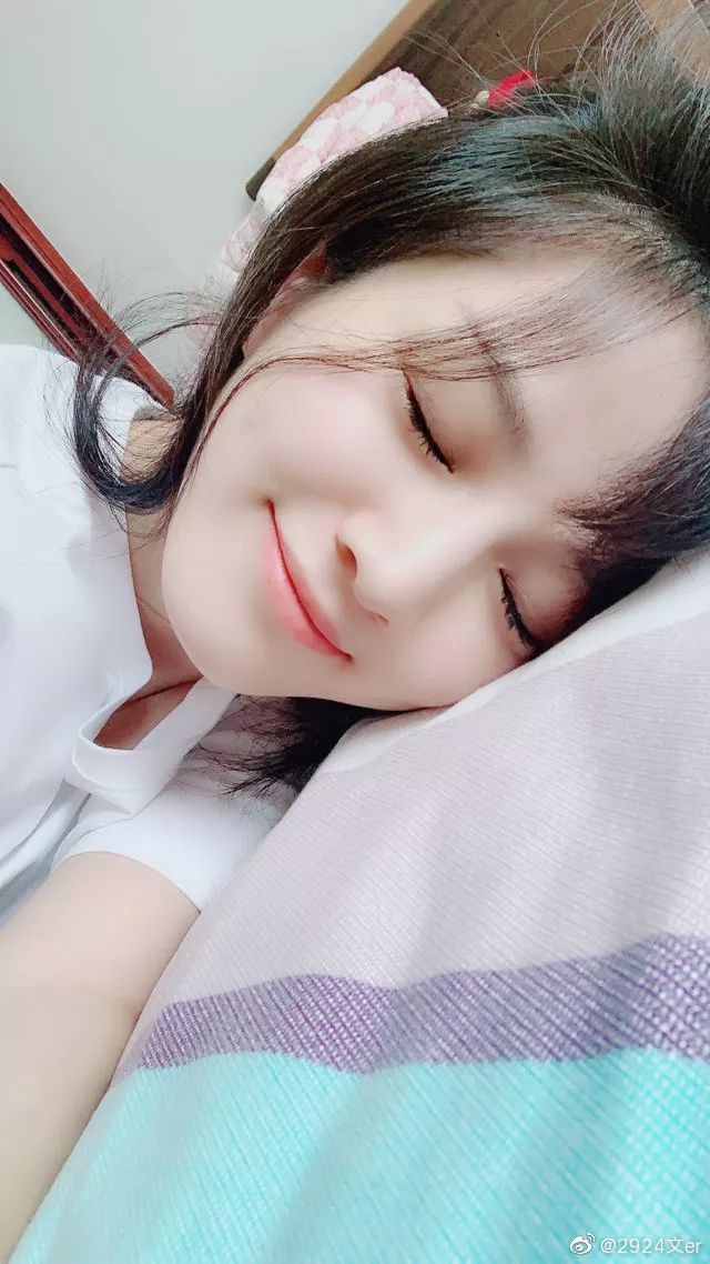 来跟文儿一起画个龙右边画一道彩虹