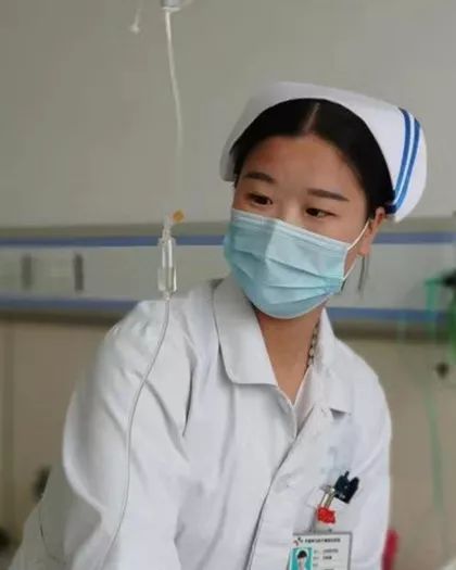 9月1日晚上8点,21层的护士刘燕娜在值班,清洁工韩师傅在走廊拖地