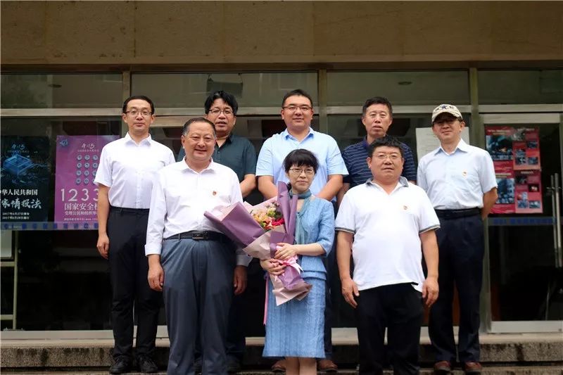 【教育新闻】区教委领导慰问一线教师 同庆教师节