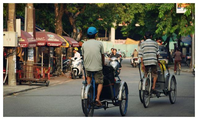越南这种奇葩的三轮车,名字竟然叫“客先死”,太不吉利千万别坐_旅游