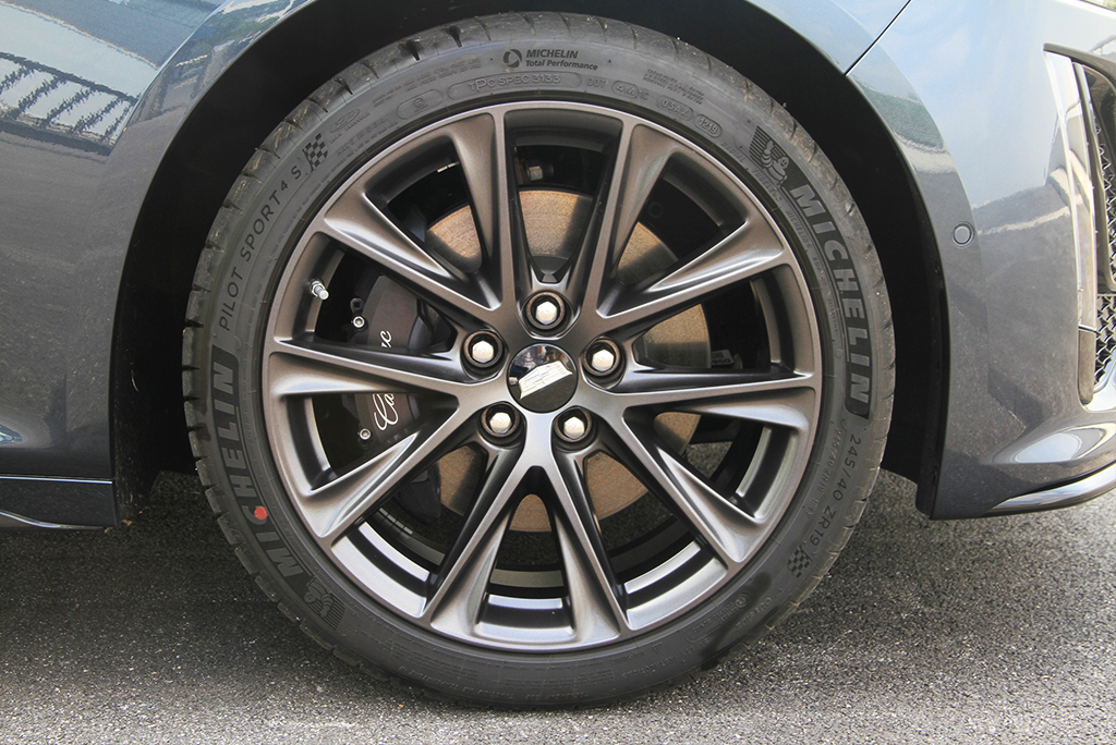 0t 10at,米其林ps4s运动轮胎,24张图带你全面了解凯迪拉克ct5!