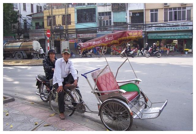 越南这种奇葩的三轮车,名字竟然叫“客先死”,太不吉利千万别坐_旅游