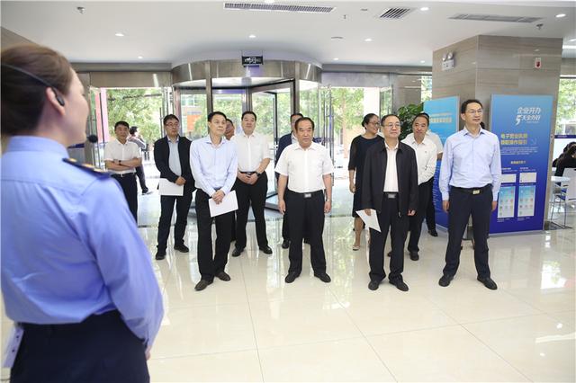 局长王忠习,党组成员,副局长侯中甲,副巡视员李双林等参加督查调研