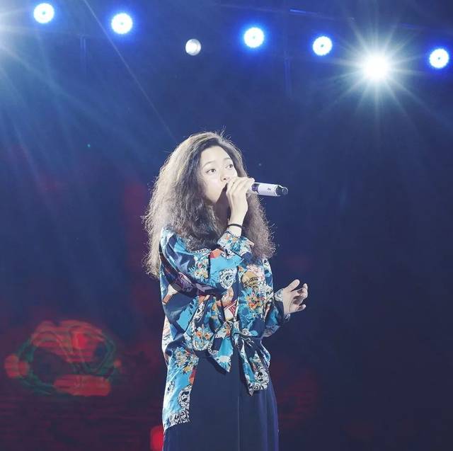 那英战队的李雅选手来自中国新歌声神秘驻唱嘉宾就是她!