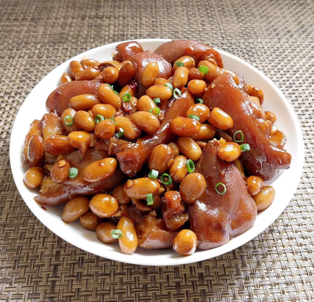 每天一道团圆菜花生焖猪蹄满满的胶原蛋白香而不腻软糯可口