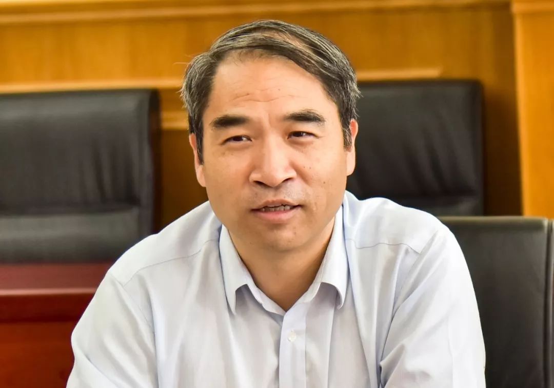 市委教工委副书记李军峰调研我区两所学校