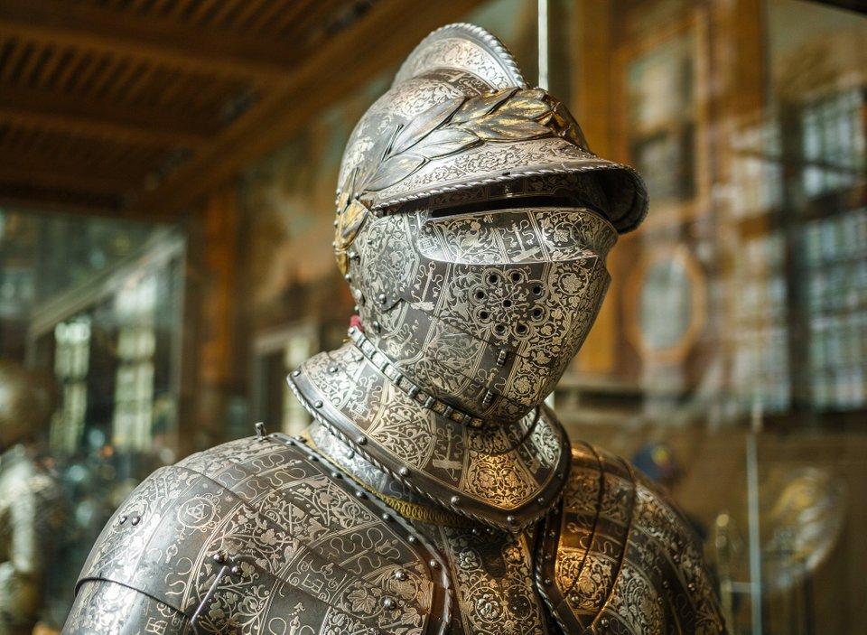 一套黄金铠甲引起美国宇航局注意,手工打造,浑然一体毫无缝隙