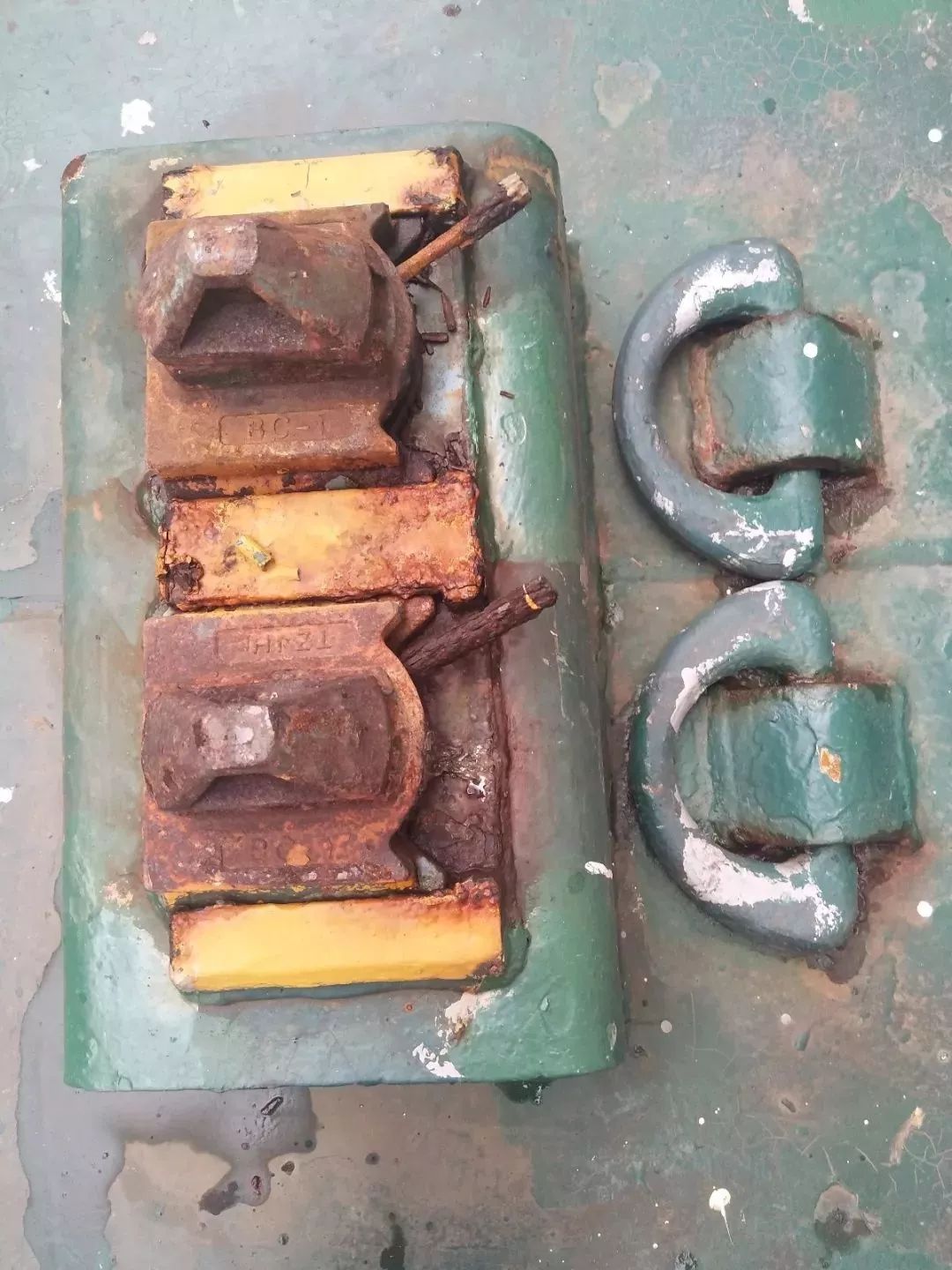 受台风影响120个集装箱齐刷刷落海