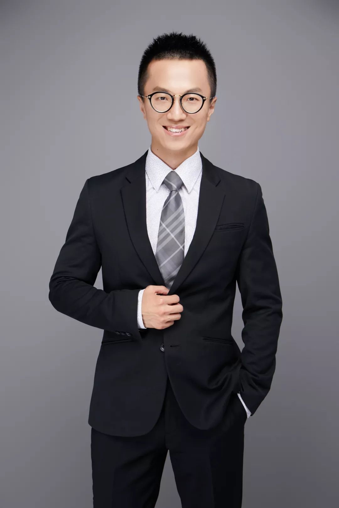 石宁海中传花少专家团队成员中央广播电视总台节目主持人,中国传媒