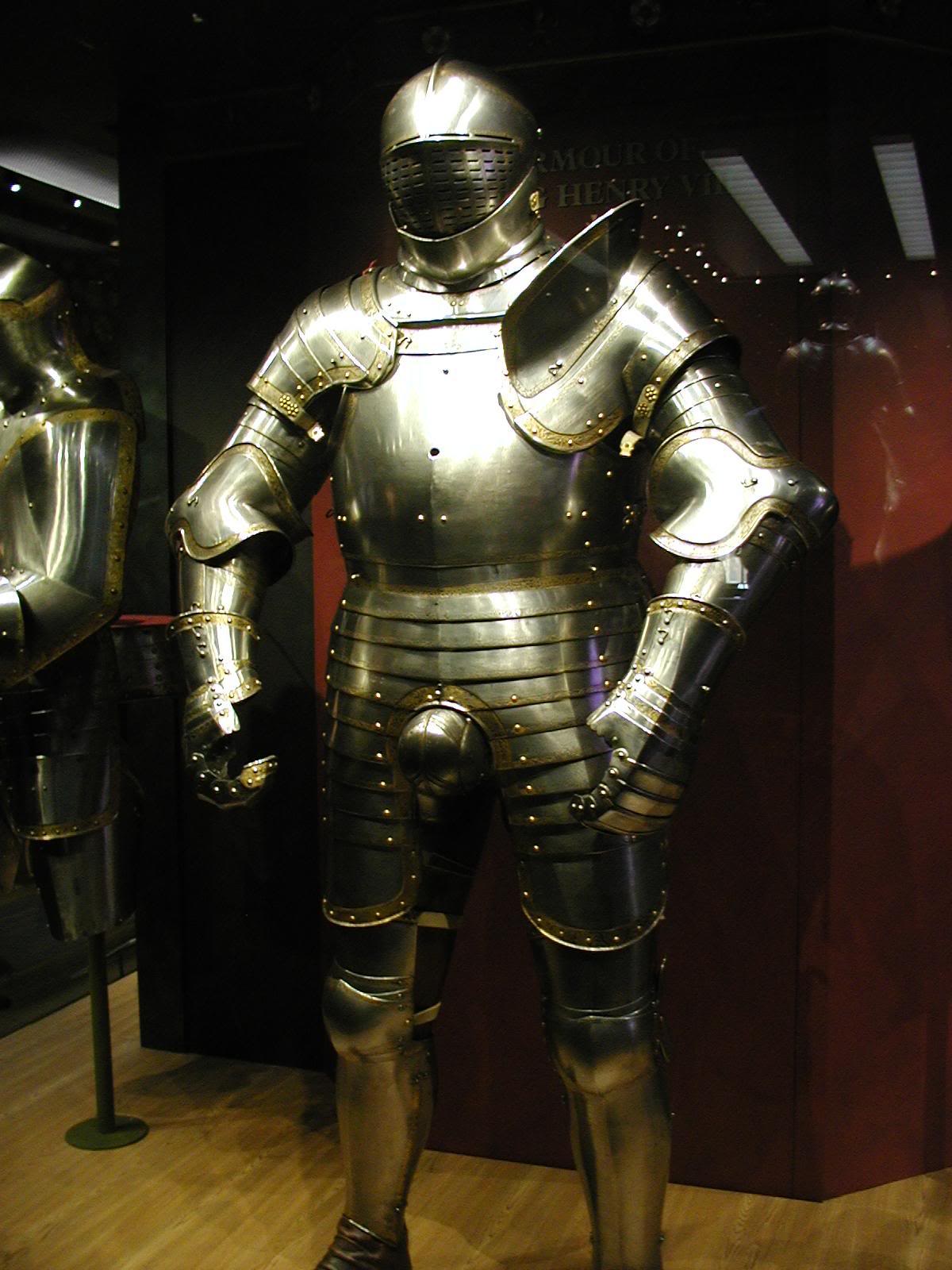 一套黄金铠甲引起美国宇航局注意,手工打造,浑然一体毫无缝隙