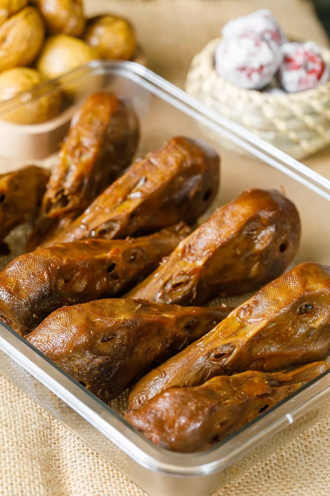 通过售卖华旭正联卤味鸭货,一天能卖出好几百单,而且每日都能做到把