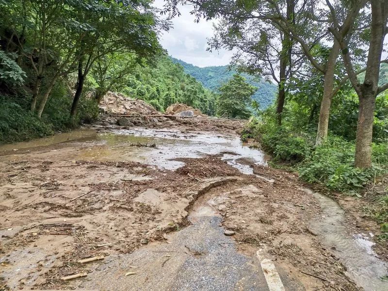 兴义局:战水毁,清坍方 确保道路安全畅通