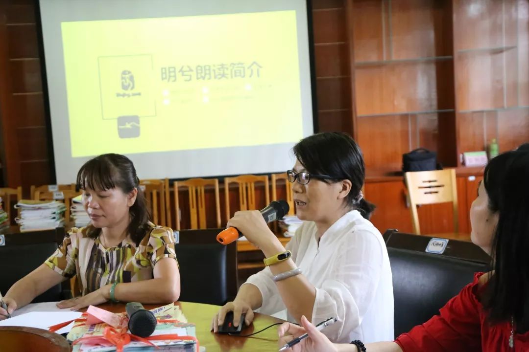 陈梓榕老师,李秋月老师分享成功经验语文科组第一次教研会议在三楼