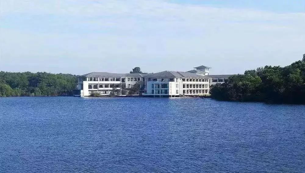 南京紫金山庄度假套餐06999/2晚!含自助餐,游泳池,健身房任意使用