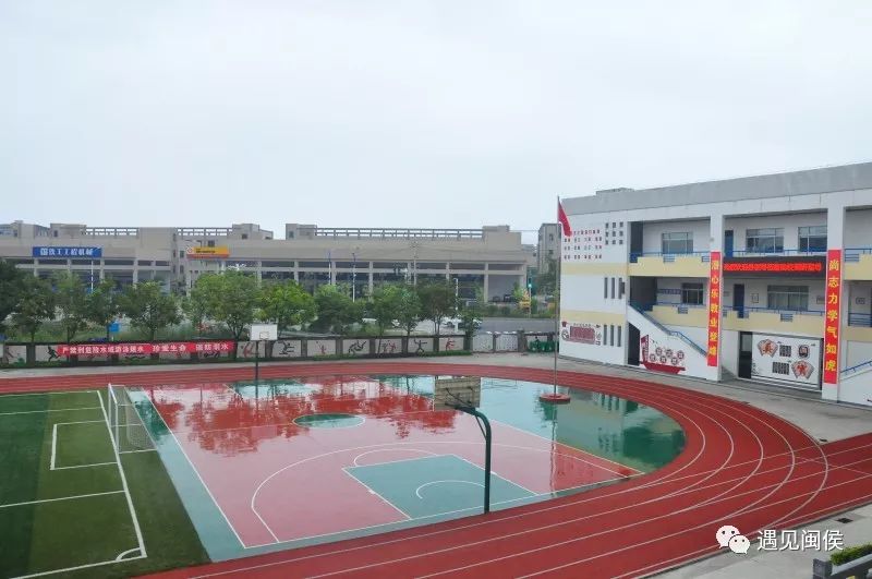 今日闽侯县领导赴闽侯二中虎峰中学调研