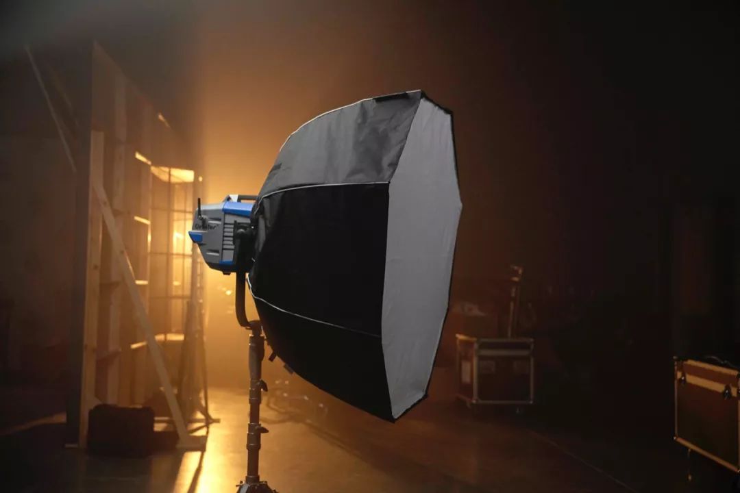 190911新闻新岂止是新arri新型点光源超亮led灯orbiter欧必德发布