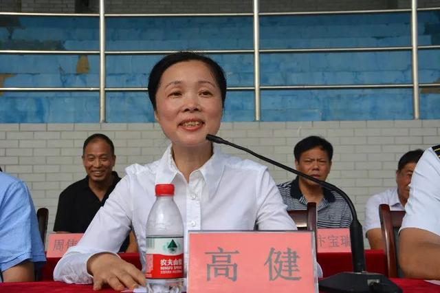 91189部队教练舰长李连春海军上校作军训动员讲话,指出军训的重要意义