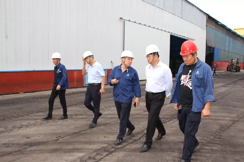 赵哲军对临猗分公司的生产经营情况十分重视,调研中