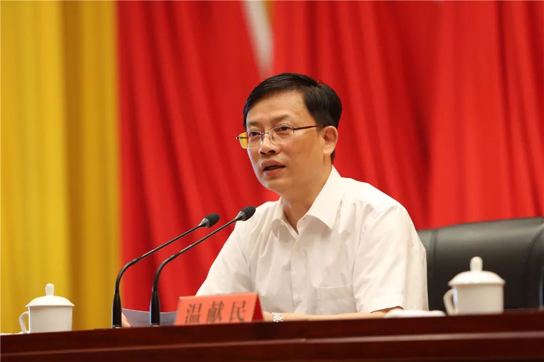 今天区镇给广大党员干部送上一份节日廉礼