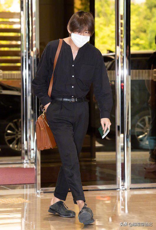 连续2年霸居"世界第一美男"榜首的他,私服"瞎穿"也帅的高级_金泰亨