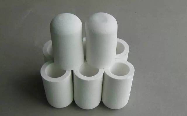 陶瓷滤芯主要用于对日常饮用水进行过滤,抗菌和活化处理,同时滤除水中