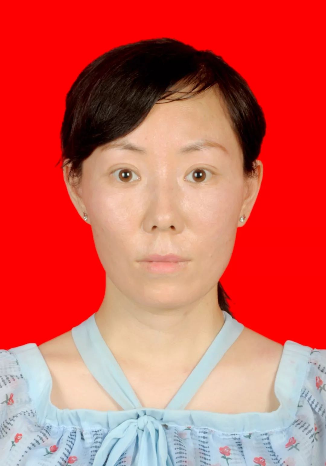 石建萍(峨眉山市妇幼保健院)护师,以饱满的情绪,高度的责任心,良好的