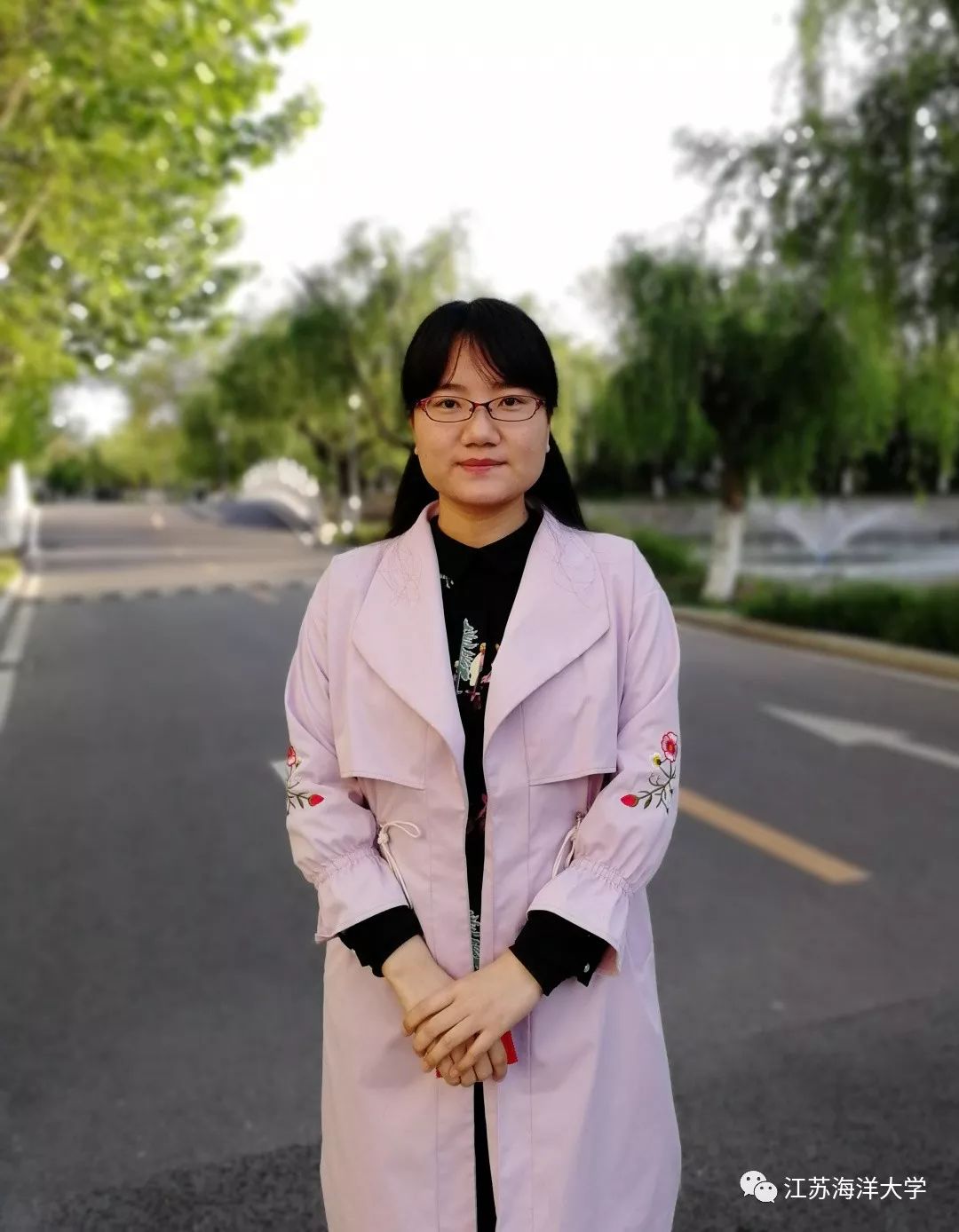 er丁小青,自2014年9月担任通信14级班主任,认真贯彻执行党的教育方针