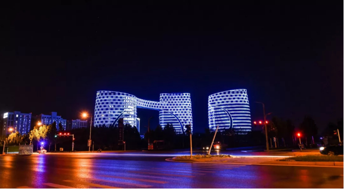 迎民族盛会庆七十华诞兴港大厦华彩点亮北港夜空