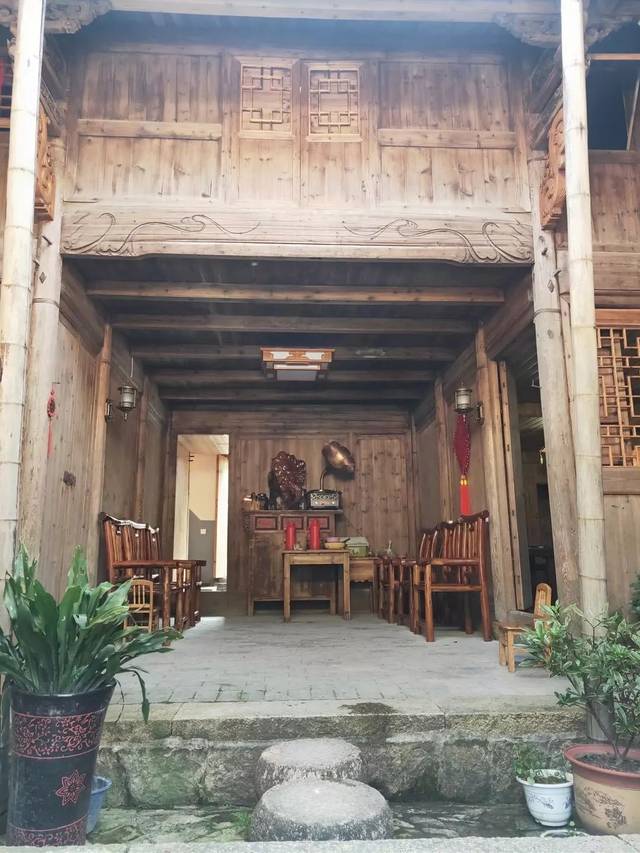 崔家田古村历史悠久,现仍有古老建筑,民房,庙宇共15栋,包括五谷仙庙