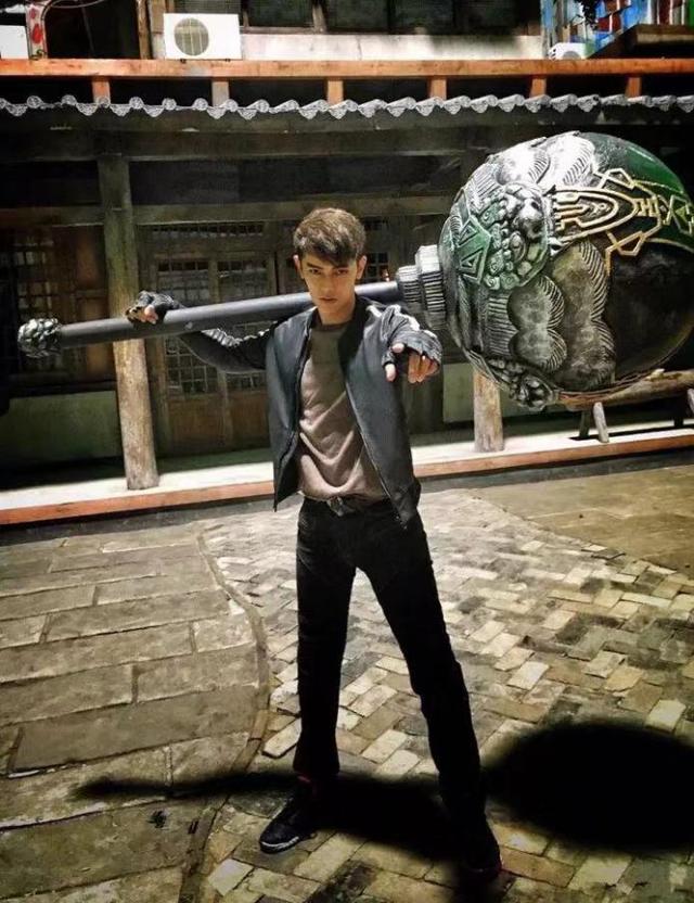 让他义无反顾地接下了真人版《镇魂街》(原作是漫画作品)的饰演工作